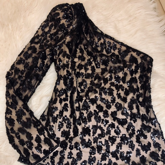 One shoulder Express top - Picture 2 of 8